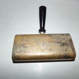 ANTIQUE CRUMB DUSTER TOOL WITH WOOD HANDLE ROLLER BRUSH DETAILING ON TOP
